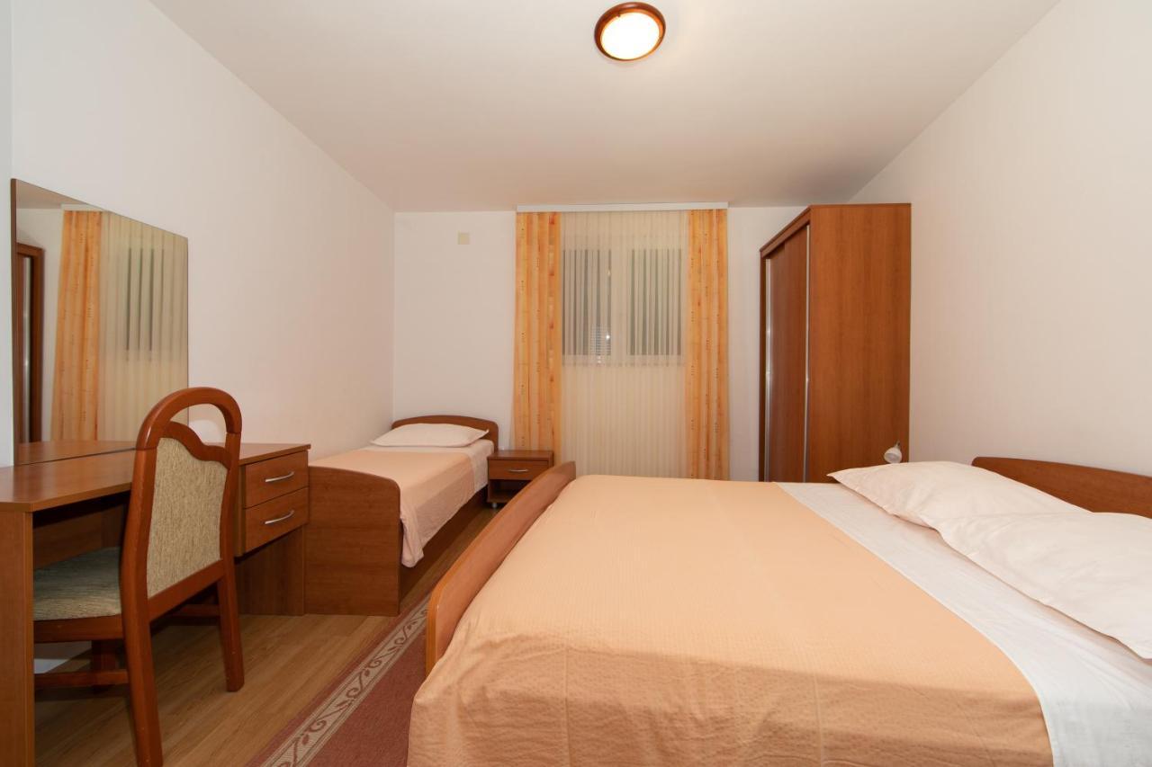 Apartmani Biser Tučepi Esterno foto