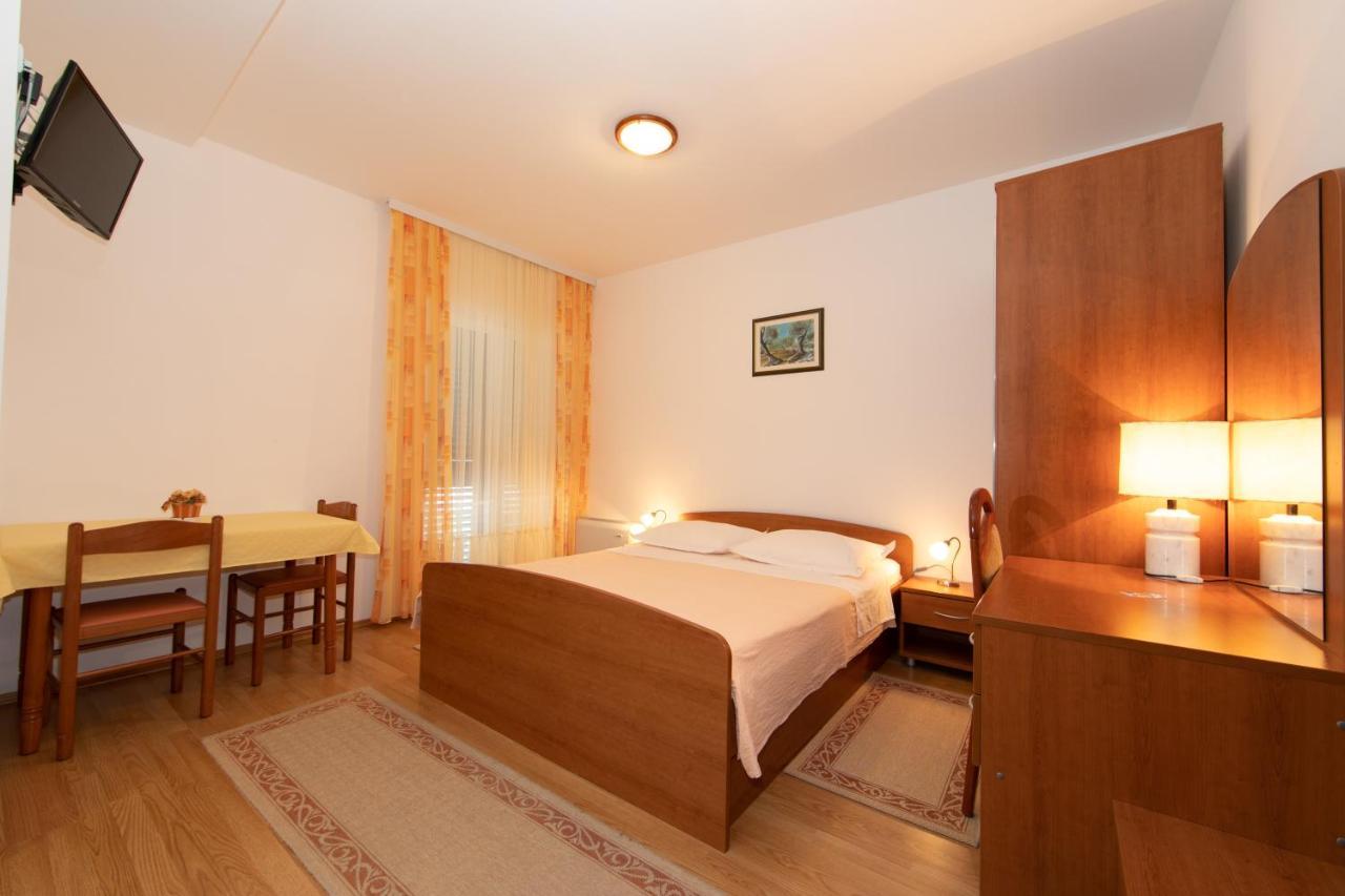 Apartmani Biser Tučepi Esterno foto