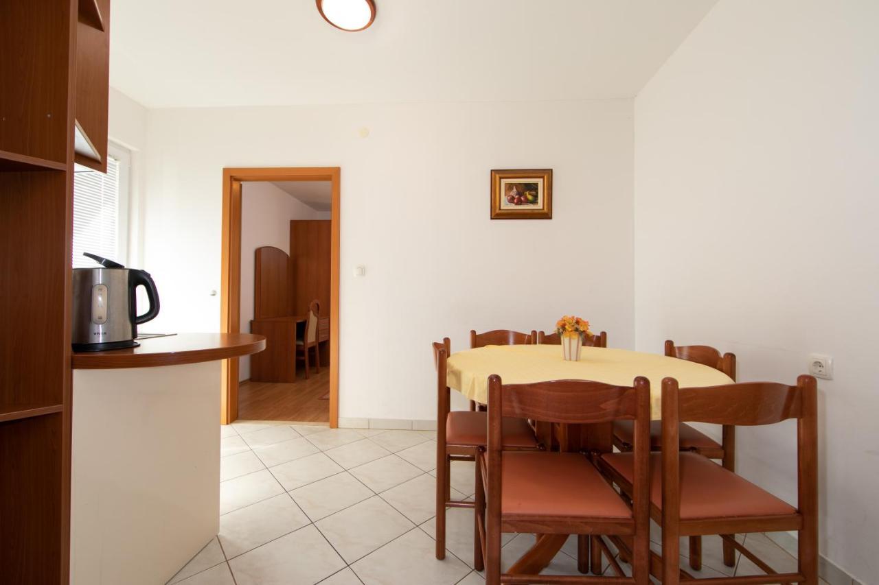 Apartmani Biser Tučepi Esterno foto