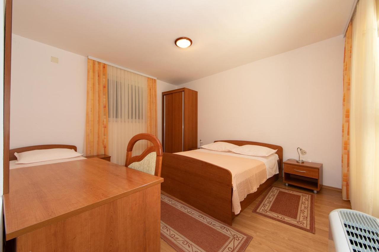 Apartmani Biser Tučepi Esterno foto