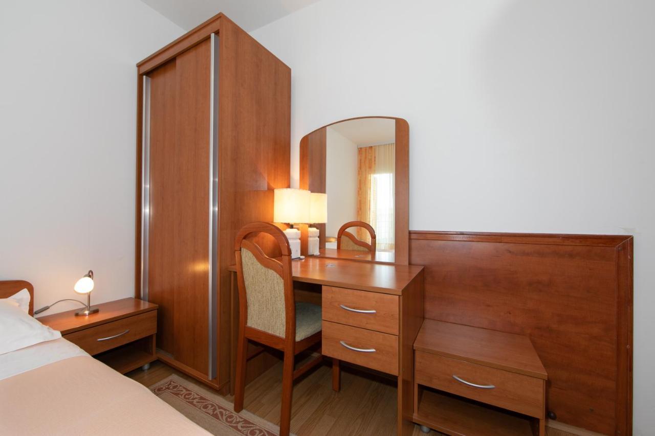 Apartmani Biser Tučepi Esterno foto