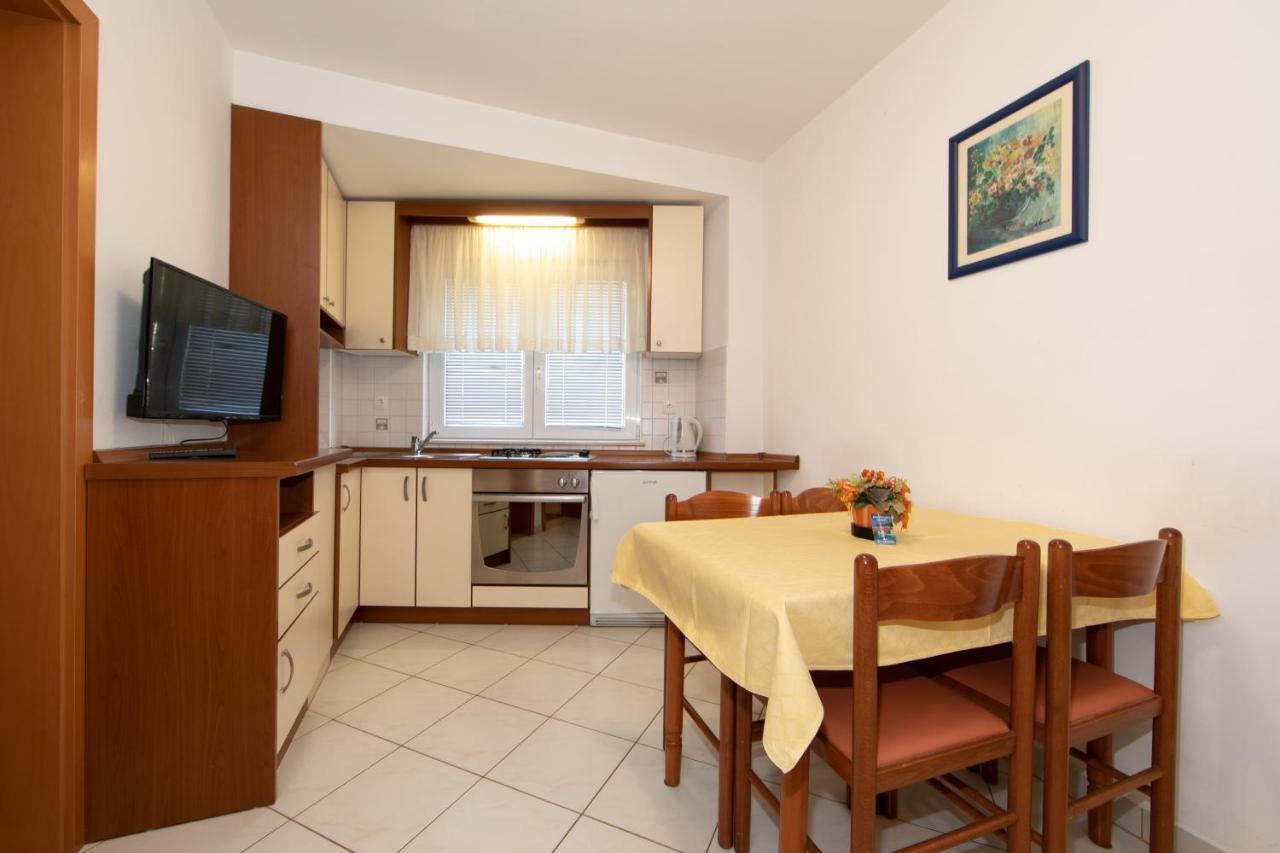 Apartmani Biser Tučepi Esterno foto