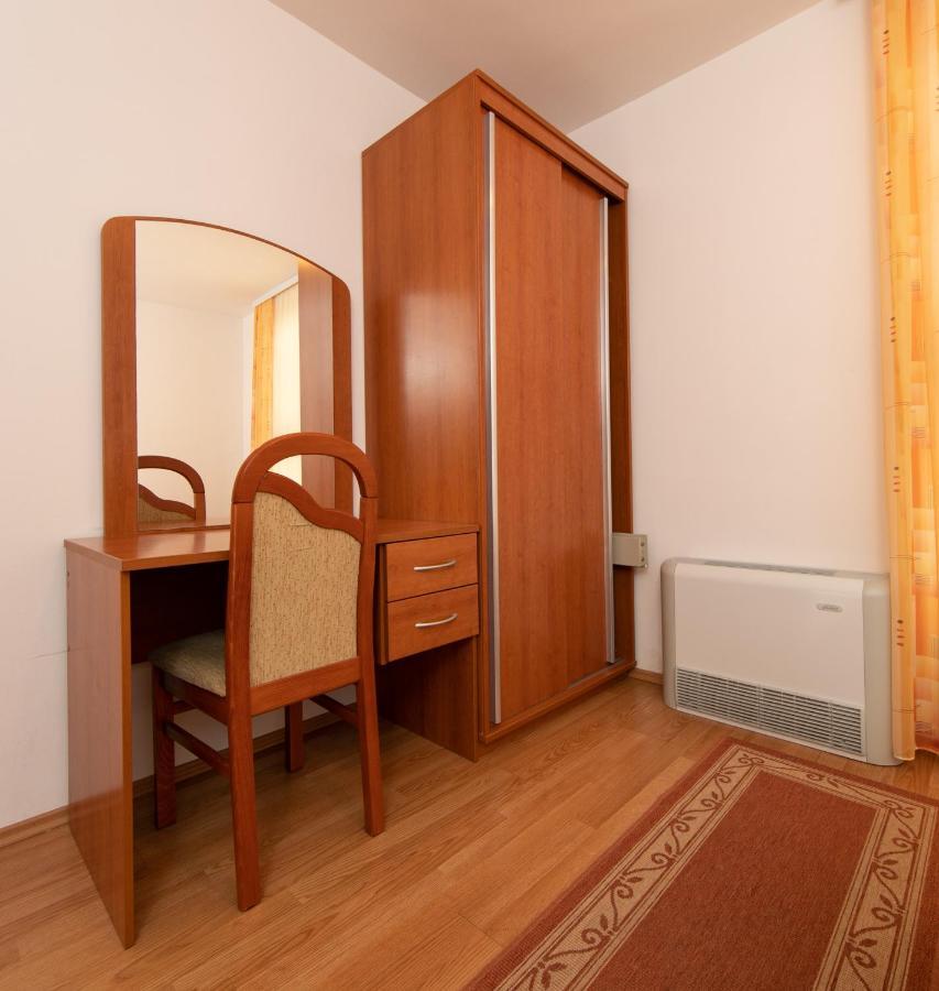 Apartmani Biser Tučepi Esterno foto