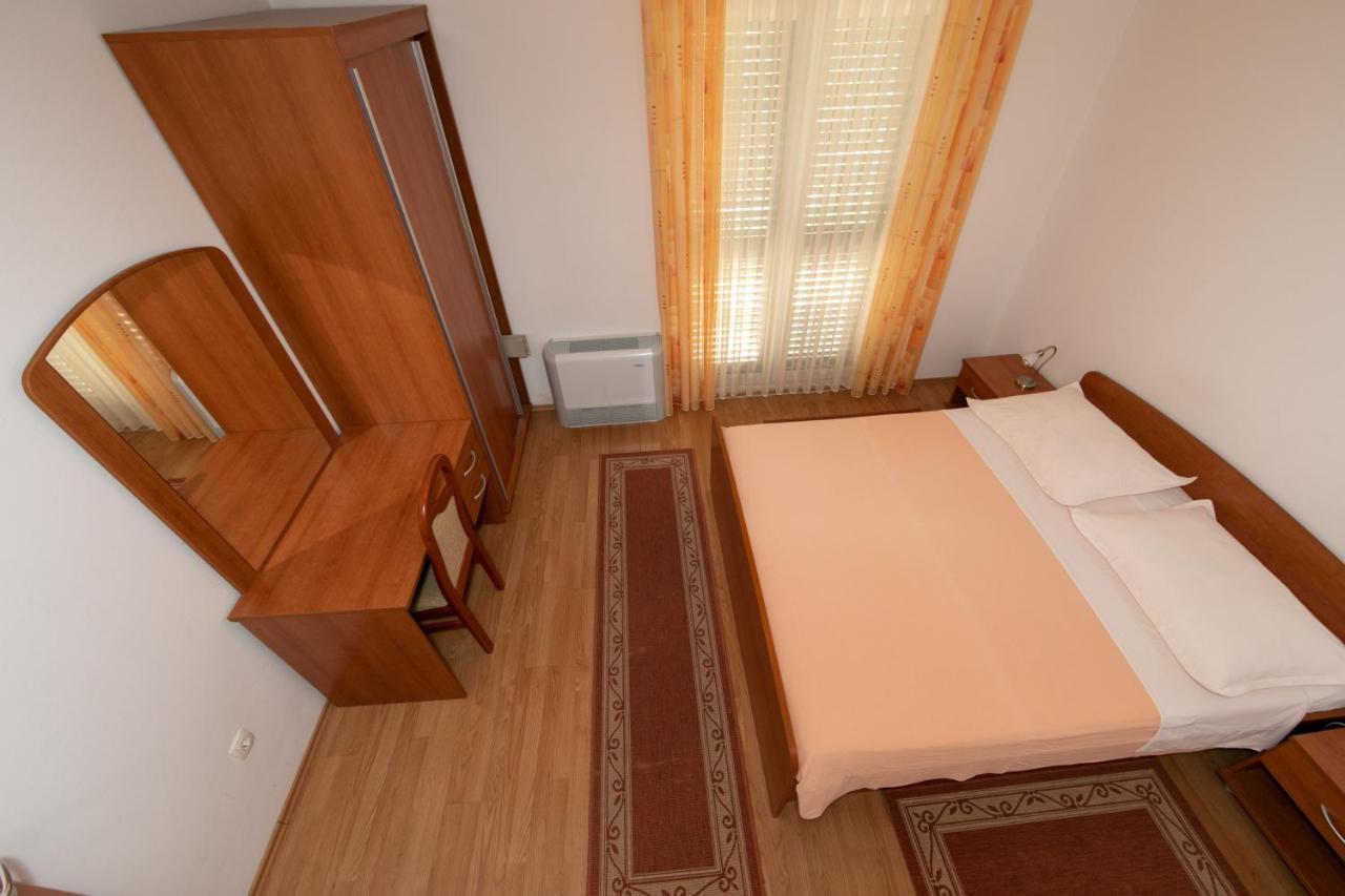 Apartmani Biser Tučepi Esterno foto