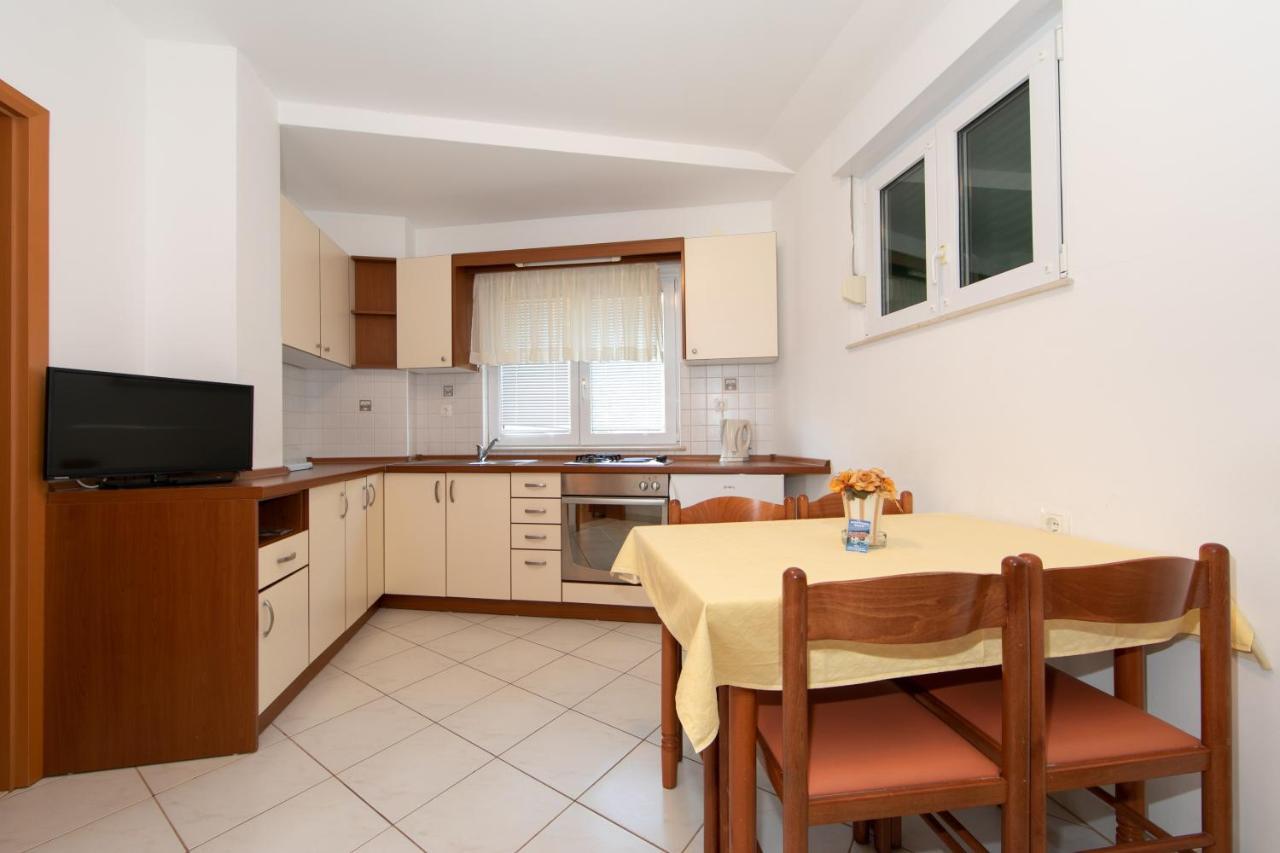 Apartmani Biser Tučepi Esterno foto