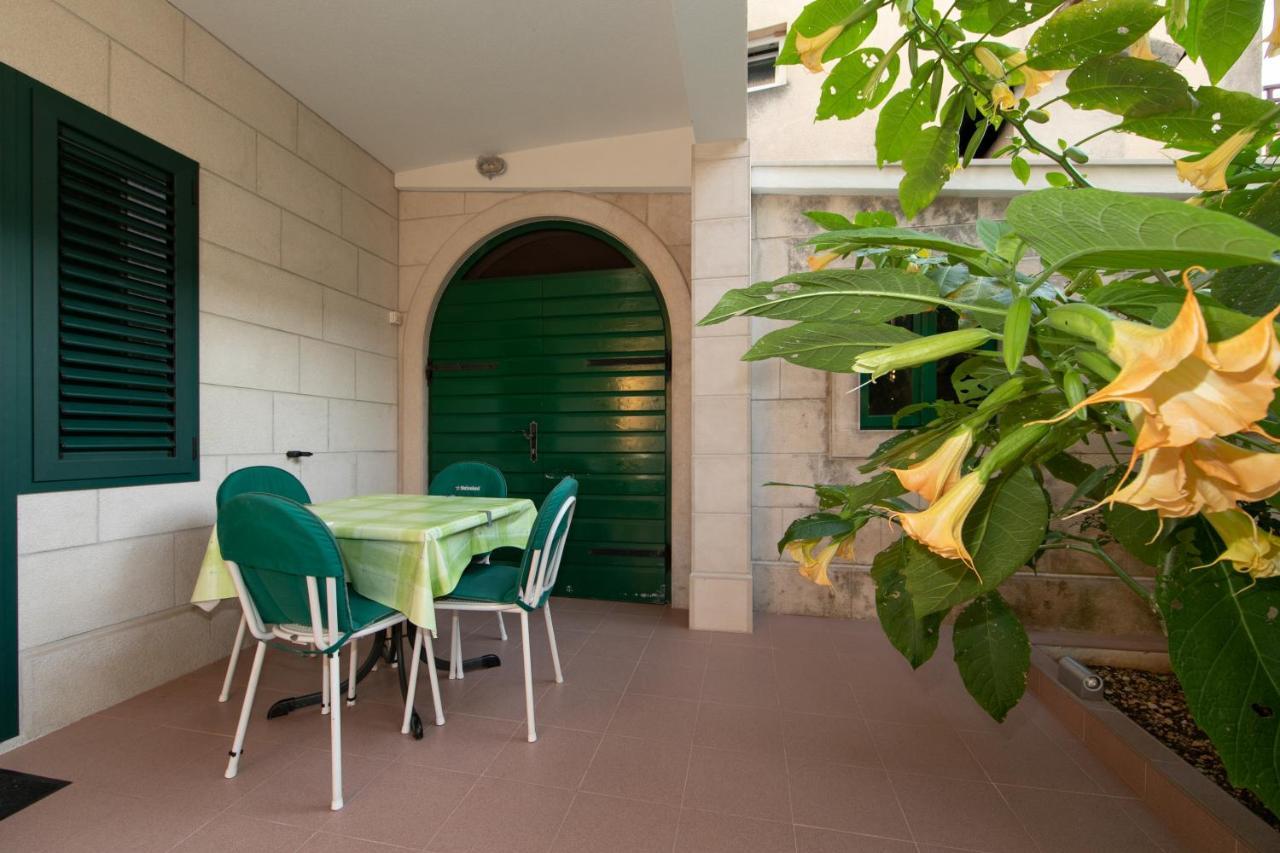 Apartmani Biser Tučepi Esterno foto