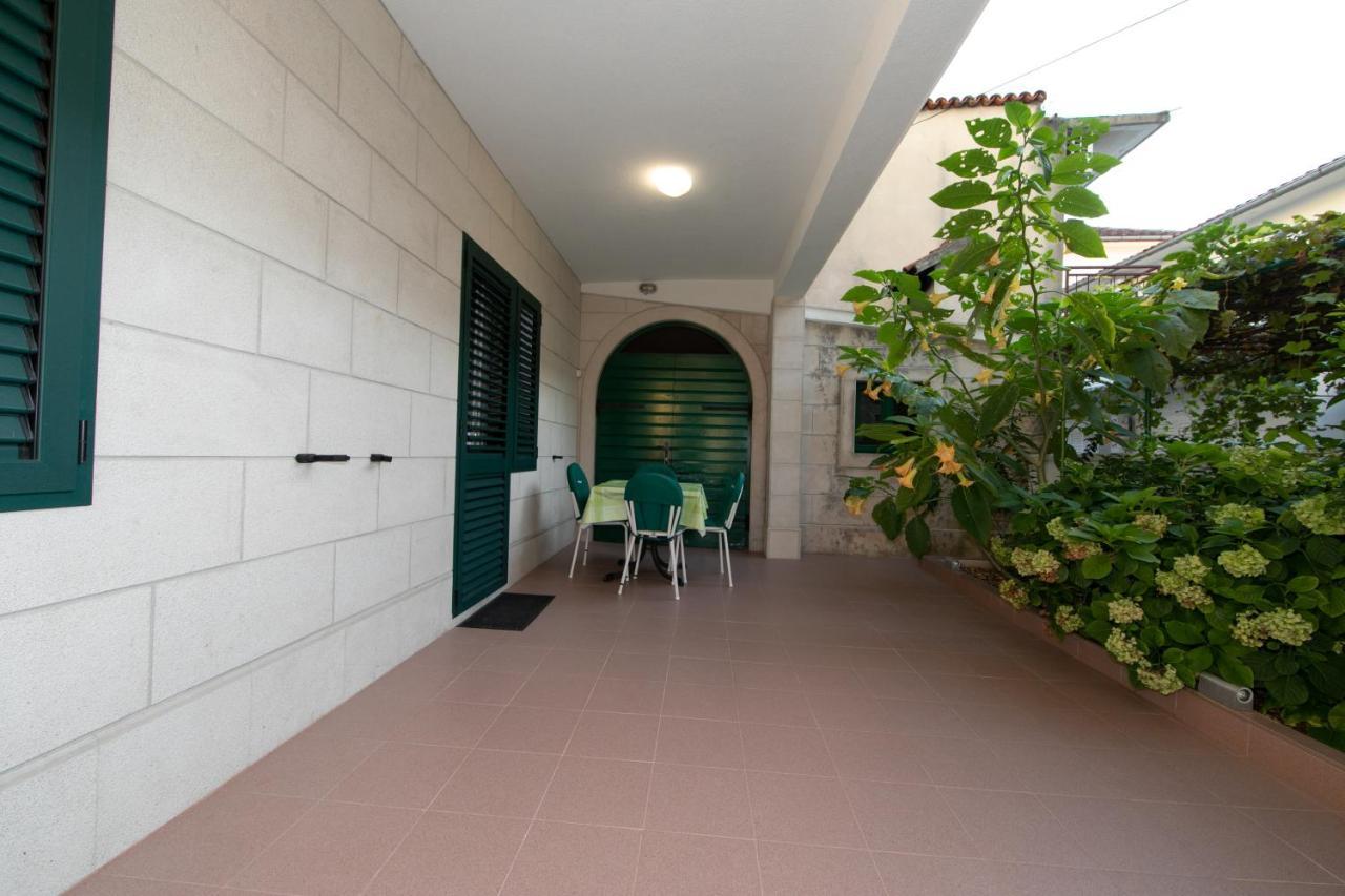 Apartmani Biser Tučepi Esterno foto