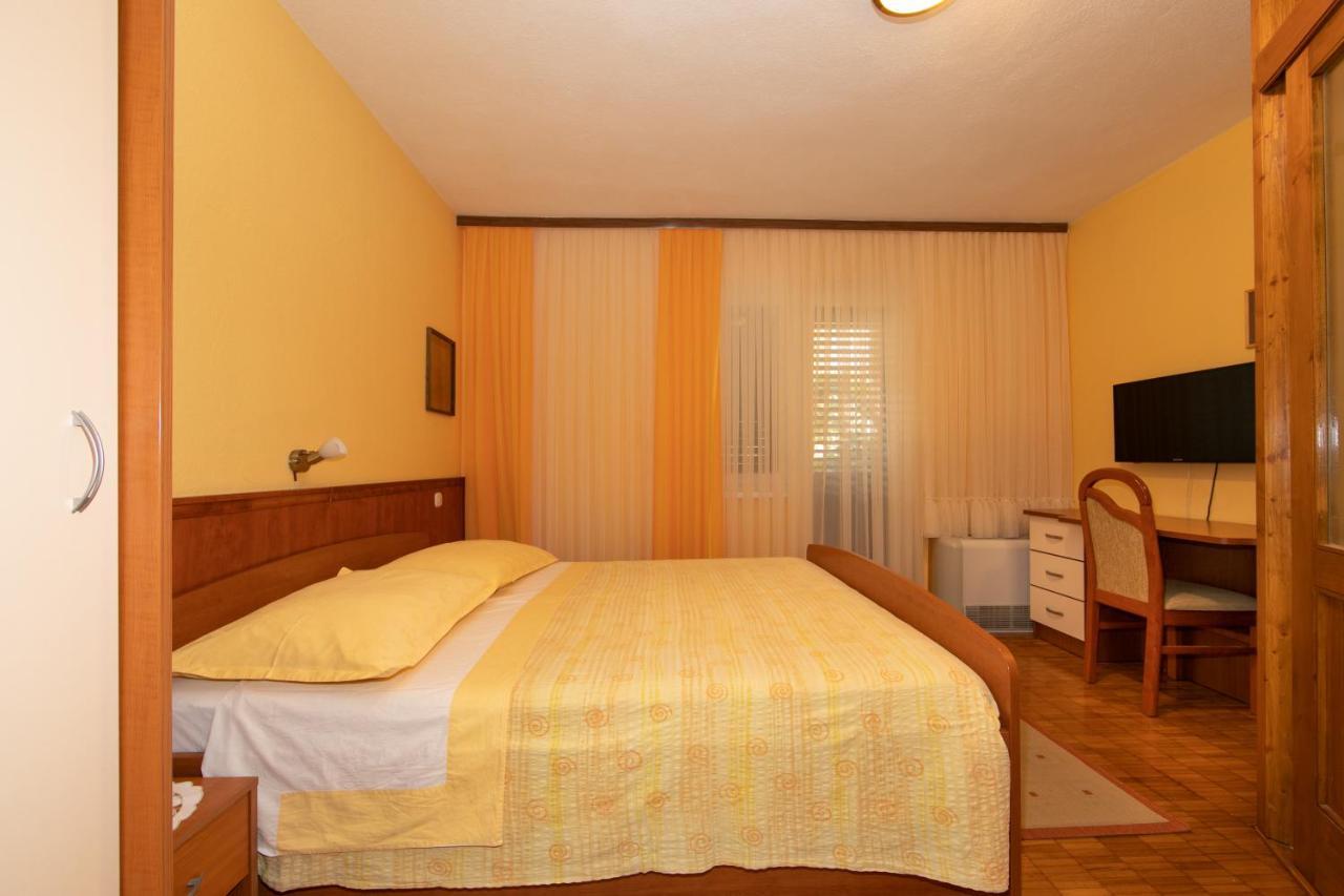 Apartmani Biser Tučepi Esterno foto