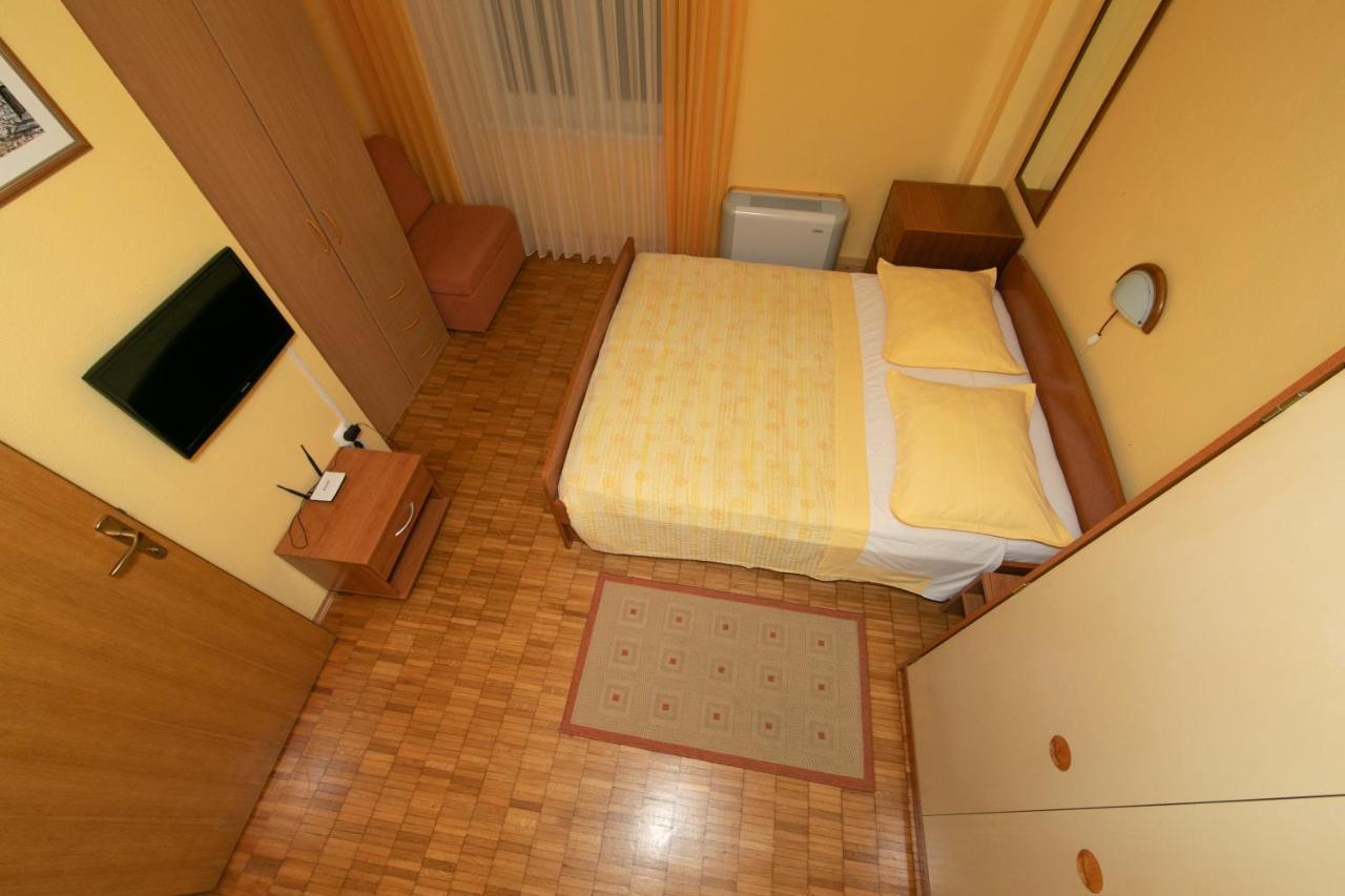 Apartmani Biser Tučepi Esterno foto