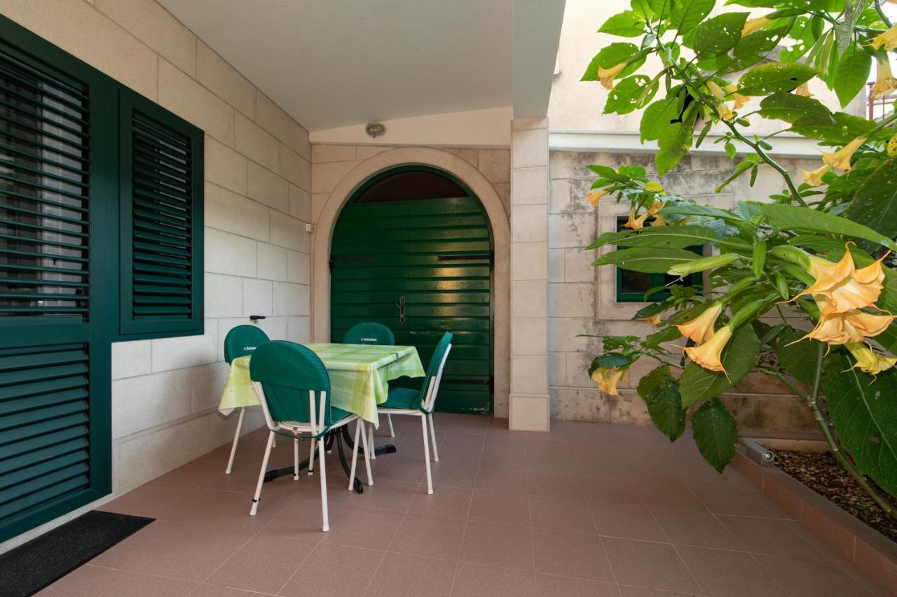 Apartmani Biser Tučepi Esterno foto