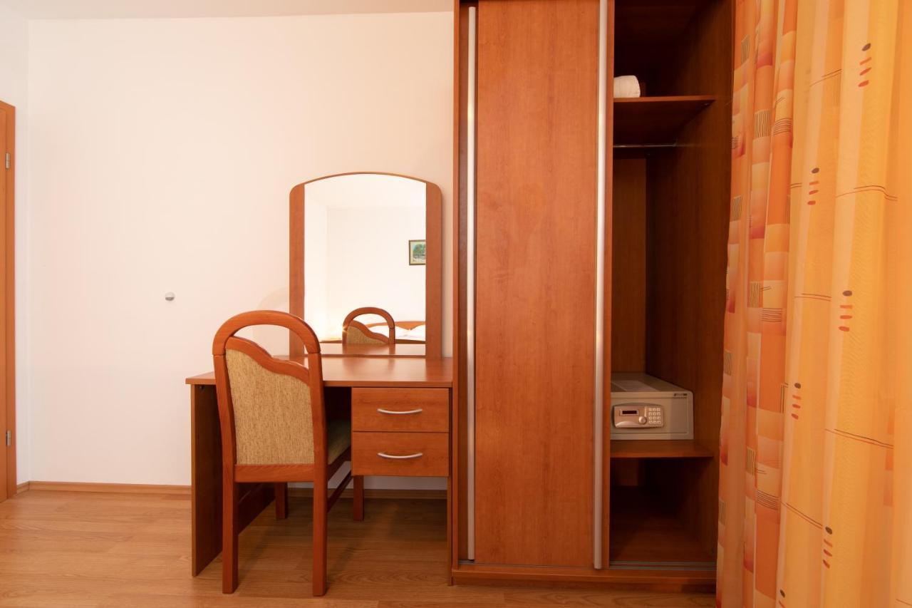 Apartmani Biser Tučepi Esterno foto