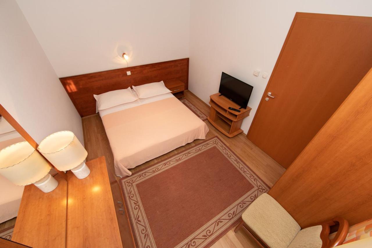 Apartmani Biser Tučepi Esterno foto