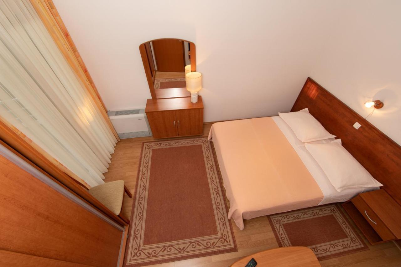 Apartmani Biser Tučepi Esterno foto