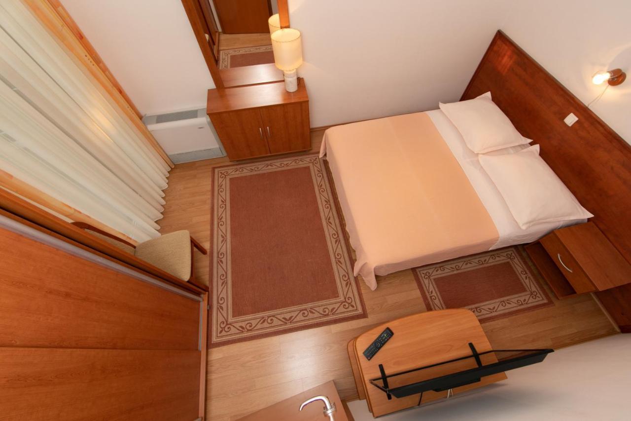 Apartmani Biser Tučepi Esterno foto