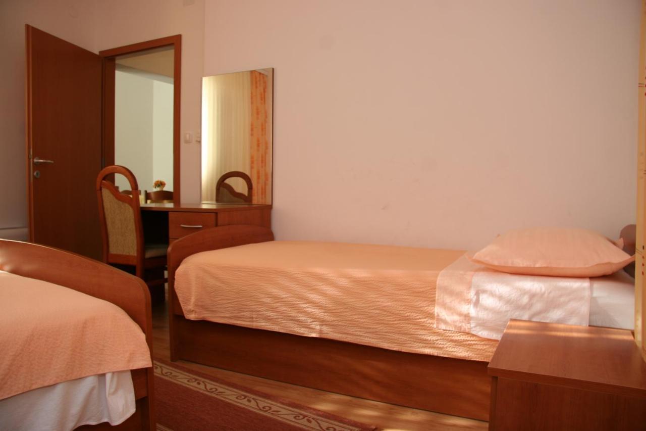 Apartmani Biser Tučepi Esterno foto